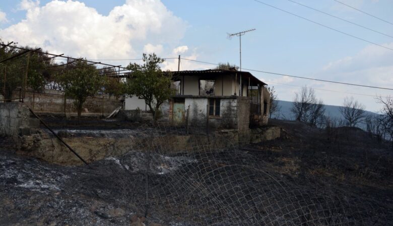 Αυτοψίες στις πυρόπληκτες περιοχές: Ακατάλληλες κρίθηκαν 821 κατοικίες και 71 επιχειρήσεις