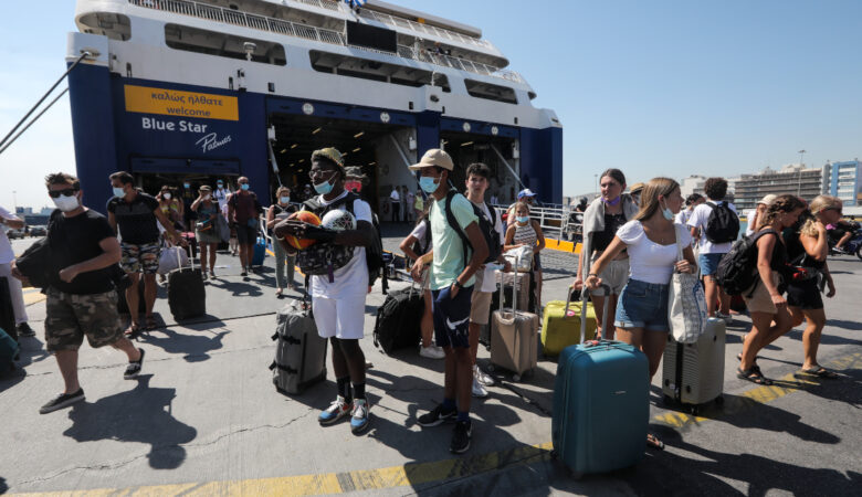 Κορονοϊός: Επιστρέφουν οι εκδρομείς από τους διακοπές – Ο ρόλος των δύο δωρεάν self test