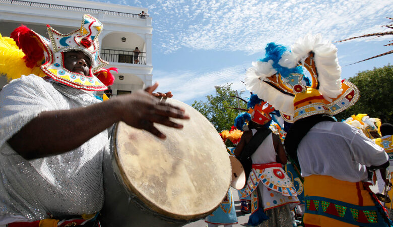 Σύμβολο για τις Μπαχάμες το πολύχρωμο καρναβάλι «Τζανκανού»