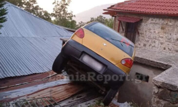 Απίστευτο ατύχημα στη Φθιώτιδα: Αυτοκίνητο «προσγειώθηκε» σε… σπίτι – Δείτε τις εικόνες