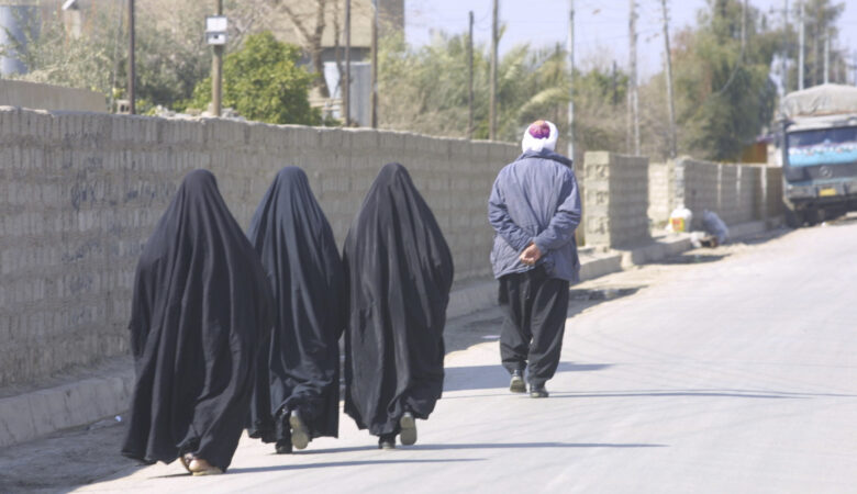 Αφγανιστάν: Oι Ταλιμπάν απαγορεύουν στις γυναίκες να τρώνε μαζί με τους άνδρες τους σε εστιατόρια