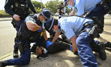 Αυστραλία: Η αστυνομία συνέλαβε εκατοντάδες διαδηλωτές κατά των lockdown