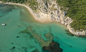 Το άγνωστο ελληνικό νησί στη Μεσσηνία με τις εξωτικές παραλίες