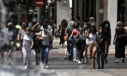 Κορονοϊός: Πότε θα έρθει το επόμενο κύμα με 5.000 κρούσματα ημερησίως