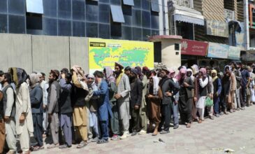 ΗΠΑ: Σχεδόν 10.000 άνθρωποι περιμένουν στο αεροδρόμιο για να φύγουν από τo Αφγανιστάν