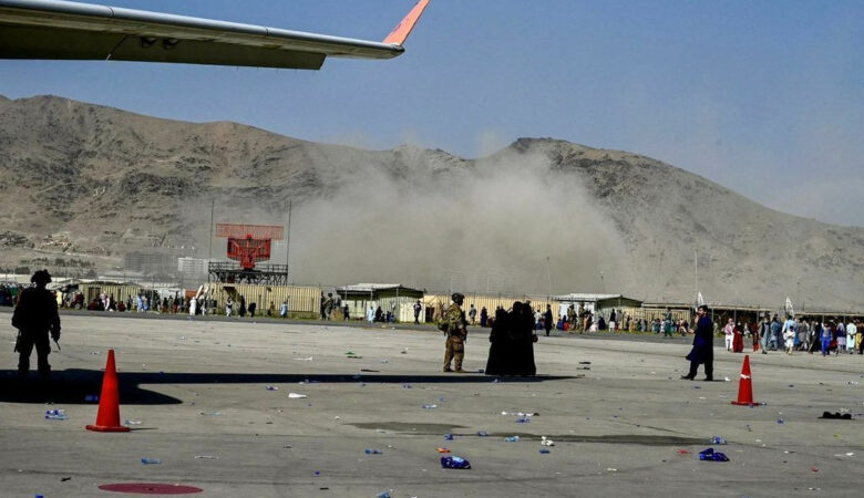 Έκρηξη στο αεροδρόμιο της Καμπούλ: Τουλάχιστον 13 νεκροί – Ανάμεσά τους και παιδιά