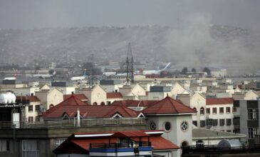Χάος στην Καμπούλ από τις εκρήξεις έξω από το αεροδρόμιο: Πάνω από 40 οι νεκροί – Αγγίζουν τους 120 οι τραυματίες