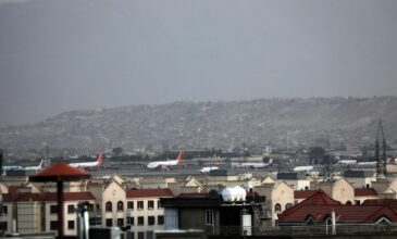 Από βομβιστές αυτοκτονίας το αιματοκύλισμα έξω από το αεροδρόμιο της Καμπούλ – Ποιοι έκαναν τις επιθέσεις