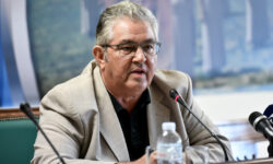 «Δε θα αφήσουμε να ξεχαστεί το έγκλημα των Τεμπών», είπε ο Κουτσούμπας σε συγγενείς των θυμάτων