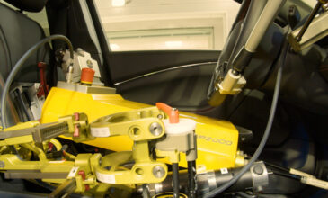 H Ford χρησιμοποιεί οδηγούς-ρομπότ για την εξέλιξη νέων μοντέλων