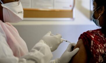 Κορονοϊός: Ξεκίνησε η χορήγηση τρίτης δόσης του εμβολίου στη Γαλλία