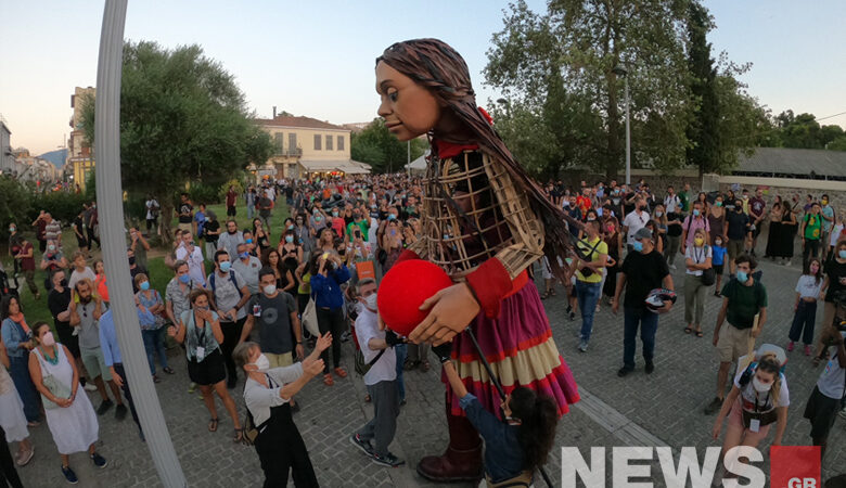 Η μικρή Αμάλ περιπλανήθηκε στο κέντρο της Αθήνας – Δείτε εικόνες του News