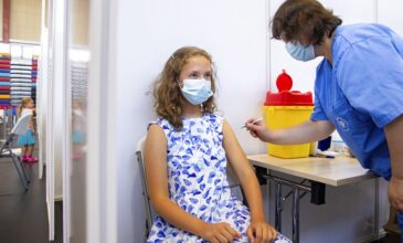 Κορονοϊός: Πότε ξεκαθαρίζει το τοπίο για τον εμβολιασμό των μαθητών δημοτικού