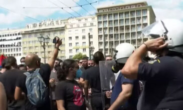 Πανεκπαιδευτικό συλλαλητήριο: Ένταση και χημικά στο κέντρο της Αθήνας