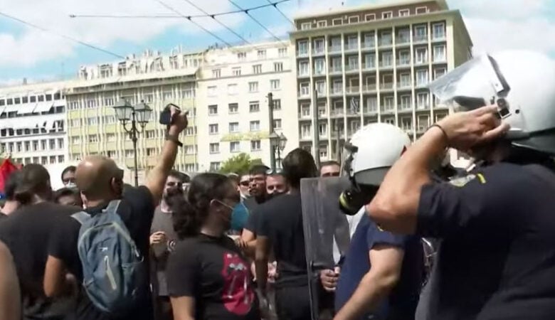 Πανεκπαιδευτικό συλλαλητήριο: Ένταση και χημικά στο κέντρο της Αθήνας
