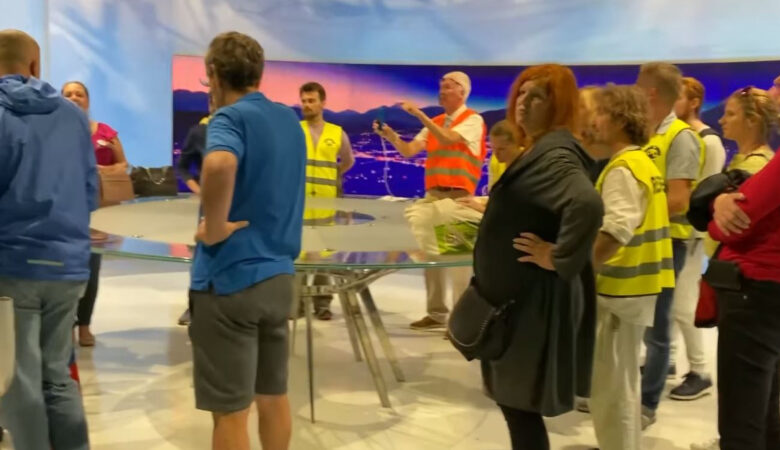 Σλοβενία: Αρνητές του κορονοϊου και αντιεμβολιαστές «μπούκαραν» στο στούντιο της δημόσιας τηλεόρασης