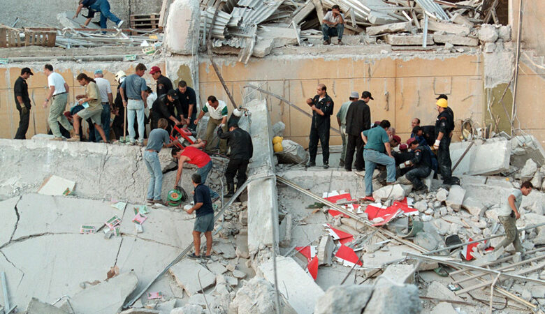 Σεισμός 7/9/1999: Τα 15 δευτερόλεπτα του τρόμου που στοίχισαν την ζωή σε 143 ανθρώπους – Δείτε τις εικόνες