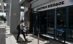 Η χαμηλή προσέλευση βάζει «λουκέτο» σε εμβολιαστικά κέντρα – Στη «μάχη» και οι ιδιώτες γιατροί