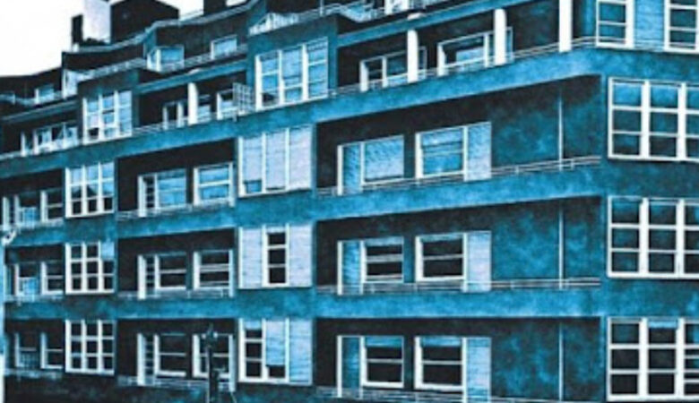 Εξάρχεια: Η ιστορία της θρυλικής Μπλε Πολυκατοικίας