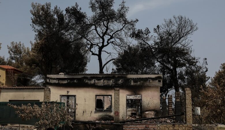 Πληρωμές της κρατικής αρωγής σε 422 πληγέντες από τις πυρκαγιές