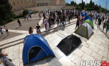 Φοιτητές έστησαν σκηνές μπροστά από τη Βουλή – Δείτε τις εικόνες του News