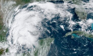 Η καταιγίδα Νίκολας απειλεί τις ακτές του Τέξας