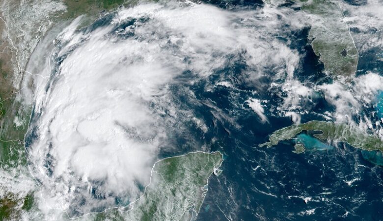 Η καταιγίδα Νίκολας απειλεί τις ακτές του Τέξας
