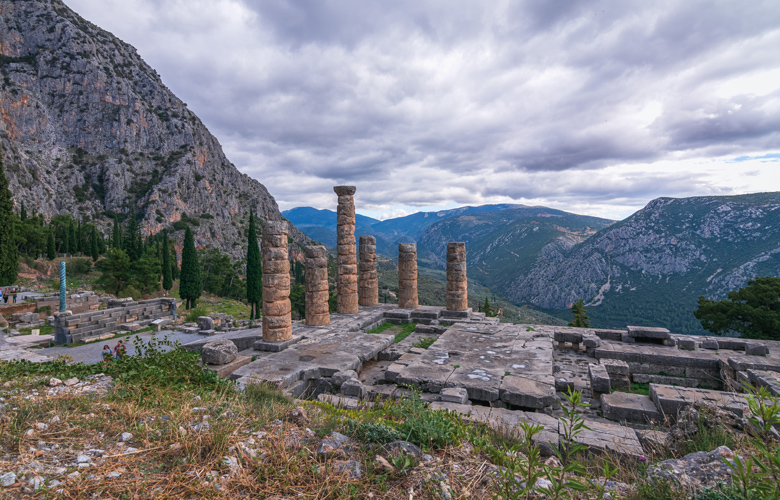 Δελφοί: Ο ομφαλός της γης που πρέπει να επισκεφθείς