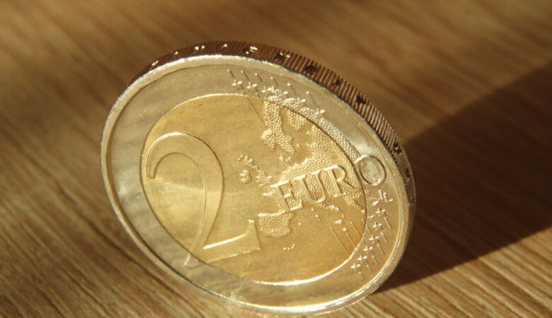 «Τσάκωσαν» έξι Κινέζους πριν «ρίξουν» στην αγορά παραχαραγμένα κέρματα των 2 ευρώ