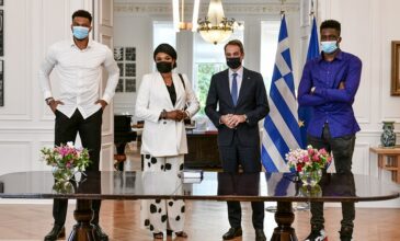 Μητσοτάκης: Στο πρόσωπο της οικογένειας Αντετοκούνμπο αντικατοπτρίζεται η Ελλάδα που θέλουμε