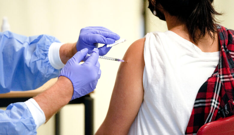 Εμβόλιο Pfizer: Νέα καταγγελία για παρενέργειες – 19χρονη παρουσίασε αντιδραστική λεμφαδενίτιδα