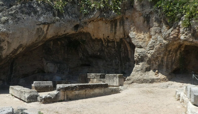 Πλουτώνιο Σπήλαιο: Παλιοί θρύλοι στην Αττική για τον Κάτω Κόσμο