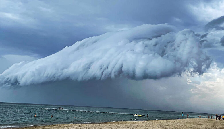 Shelf Cloud: Το εντυπωσιακό σύννεφο που «σκέπασε» τη Χαλκιδική – Δείτε το βίντεο