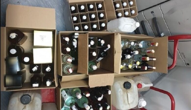 Σπείρα διακινούσε σε κάβες και καταστήματα ποτά «μπόμπες» ως επώνυμα