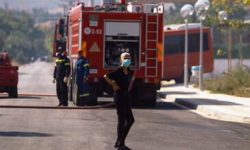Απεγκλωβίστηκαν 8 άτομα μετά από φωτιά σε ισόγειο διαμέρισμα στην Θεσσαλονίκη