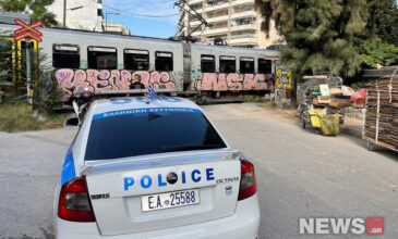 Σύγκρουση τρένου του προαστιακού με ΙΧ στα Κ. Πατήσια – Δείτε εικόνες