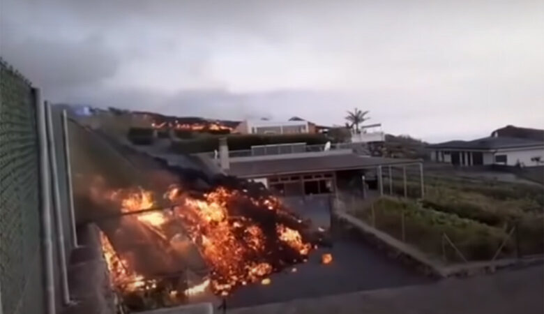 Ισπανία – Ηφαίστειο Λα Πάλμα: Η στιγμή που η λάβα καταπίνει σπίτια