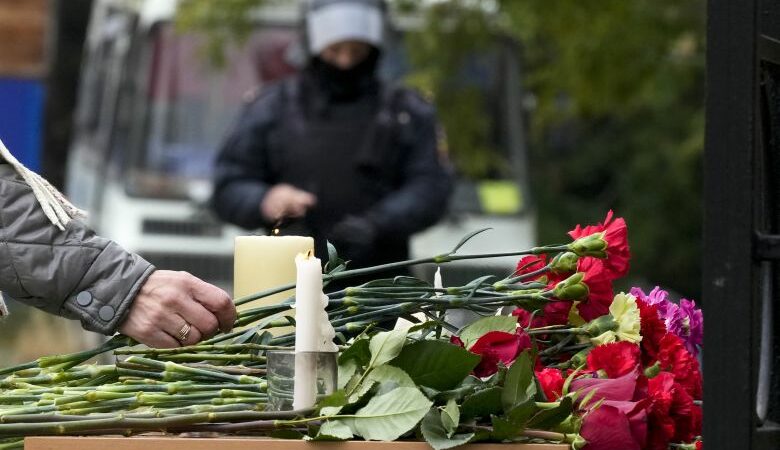 Ρωσία: Φόρος τιμής στην πόλη Περμ για τα 6 θύματα του μακελειού στο πανεπιστήμιο