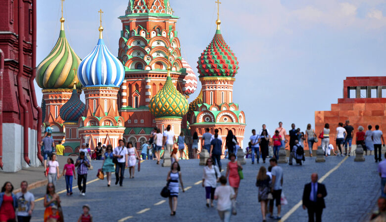 Ρωσία: Αν διατηρηθούν οι κυρώσεις, η οικονομία θα χρειαστεί χρόνια για να ανοικοδομηθεί
