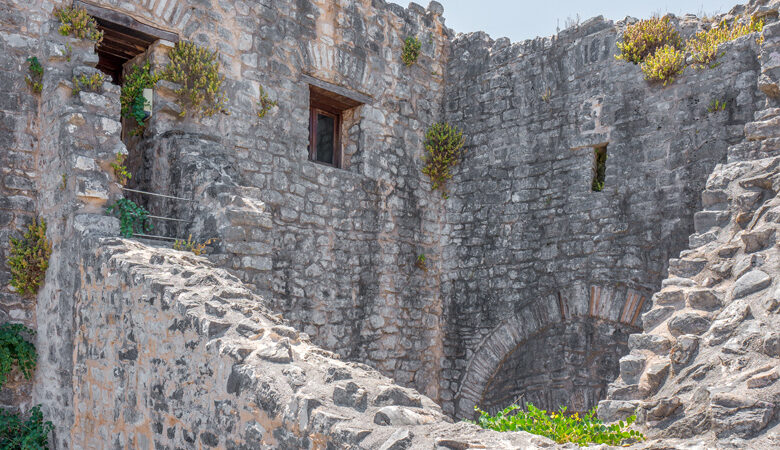 Το μεγαλοπρεπές φρούριο της Κασσιώπης και το μυστήριο με τον δράκο