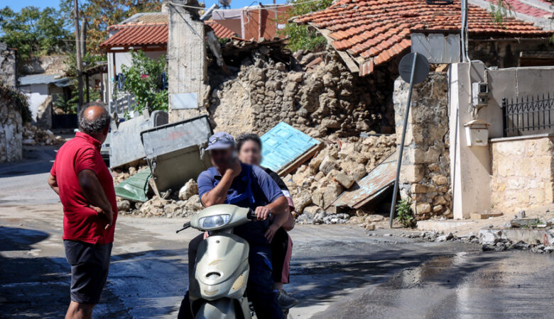 Καταβάλλονται σχεδόν 3 εκατ. ευρώ ως κρατική αρωγή στους σεισμόπληκτους της Κρήτης