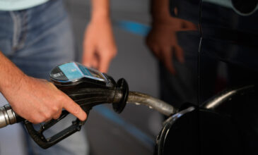 Επιδότηση καυσίμων: Εξετάζεται παράταση – Προβλέψεις ότι η τιμή θα ανέβει στη ζώνη των 3 ευρώ το λίτρο