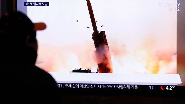 Βόρεια Κορέα: Εκτόξευσε πύραυλο «άγνωστου τύπου» προς τη θάλασσα