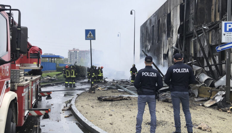 Ιταλία: Μικρό αεροσκάφος έπεσε πάνω σε κτίριο στο Μιλάνο – Νεκροί οι έξι επιβαίνοντες