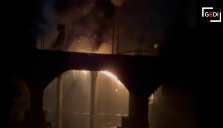 Ρώμη: Κατέρρευσε μέρος της φημισμένης Σιδερένιας Γέφυρας λόγω πυρκαγιάς