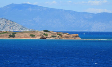 Το άγνωστο ελληνικό νησί με τα περίεργα αρχικά και το σχήμα σπαθιού
