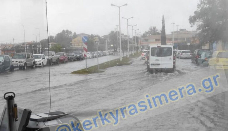 Πλημμύρησαν οι δρόμοι στην Κέρκυρα – Συνεχίζεται η έντονη κακοκαιρία