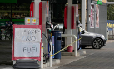 Βρετανία: Διαμαρτύρονται οι βενζινοπώλες για καθυστέρηση στον εφοδιασμό καυσίμων
