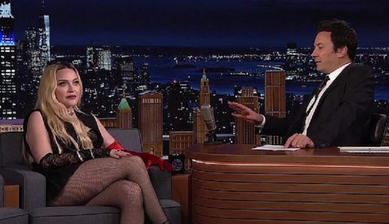 Η Μαντόνα έδειξε τα οπίσθιά της στην εκπομπή The Tonight Show
