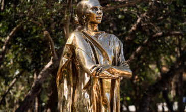 Μαρία Κάλλας: Το χρυσό άγαλμα που προκάλεσε έντονες αντιδράσεις – Τα καυστικά σχόλια στο twitter